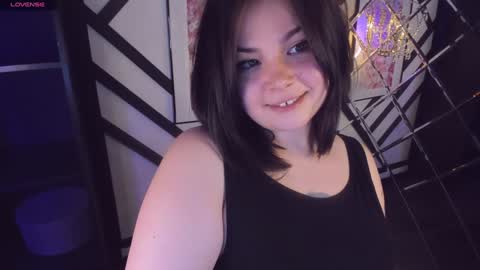 Snapshot of maya_muse chatting on January 17, 2025, 9:49 am Woman online show from January 17, 2025, 9:49 am