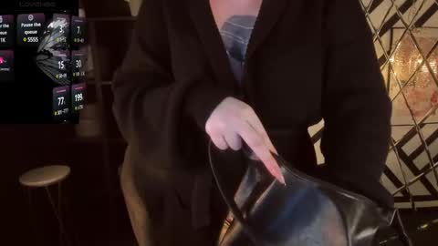 Snapshot of maya_muse chatting on March 9, 2025, 1:59 pm Woman online show from March 9, 2025, 1:59 pm