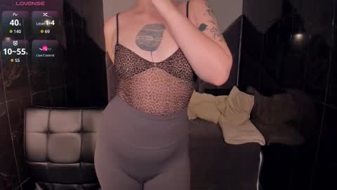 Snapshot of maya_muse chatting on November 26, 2025, 2:18 pm Woman online show from November 26, 2025, 2:18 pm