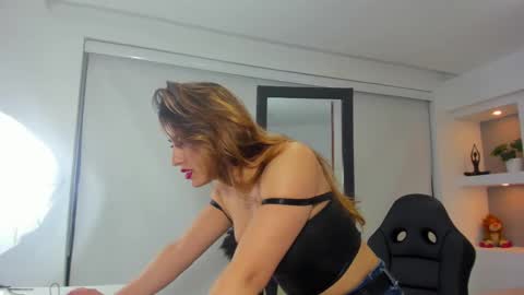 Snapshot of maya_rivers chatting on September 24, 2025, 5:00 am Maya online show from September 24, 2025, 5:00 am