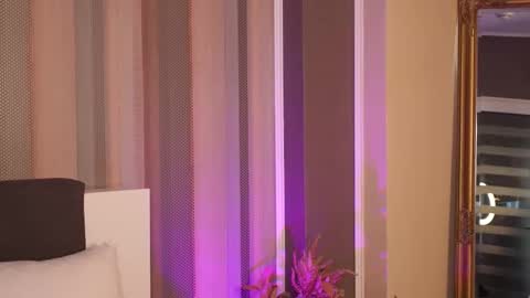 Snapshot of mayamusee chatting on November 1, 2025, 5:53 am Maya online show from November 1, 2025, 5:53 am