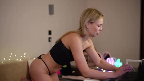 Snapshot of mayarayy chatting on November 2, 2025, 4:26 am M A Y A online show from November 2, 2025, 4:26 am