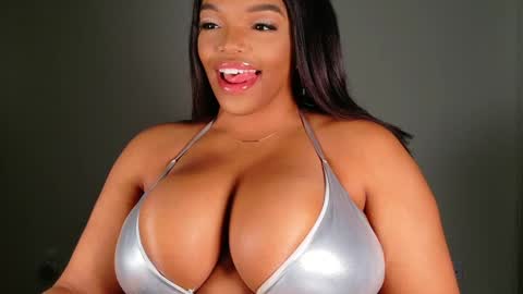 Snapshot of maybabi chatting on February 12, 2025, 11:18 am MayBabi online show from February 12, 2025, 11:18 am