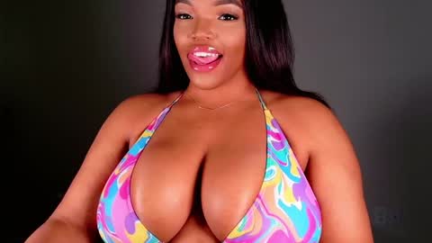 Snapshot of maybabi chatting on February 13, 2025, 10:43 pm MayBabi online show from February 13, 2025, 10:43 pm