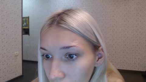 Snapshot of maybe_doll chatting on October 9, 2025, 6:17 pm maybe_doll online show from October 9, 2025, 6:17 pm