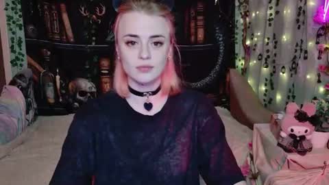 maybe_yours333 online show from June 26, 2026, 5:39 pm