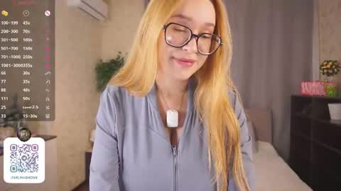 Snapshot of maybellebyone chatting on June 17, 2026, 4:52 pm Milina online show from June 17, 2026, 4:52 pm