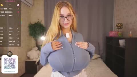Snapshot of maybellebyone chatting on June 19, 2026, 5:50 pm Milina online show from June 19, 2026, 5:50 pm