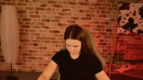 Snapshot of maybloom_ chatting on November 8, 2025, 5:18 am maybloom_ online show from November 8, 2025, 5:18 am