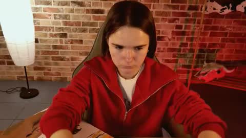 Snapshot of maybloom_ chatting on November 10, 2025, 5:28 am maybloom_ online show from November 10, 2025, 5:28 am