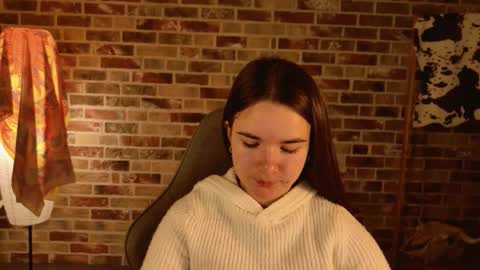 Snapshot of maybloom_ chatting on December 2, 2025, 5:02 am maybloom_ online show from December 2, 2025, 5:02 am