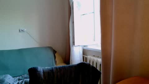 Snapshot of maybloom_ chatting on May 15, 2026, 5:14 am maybloom_ online show from May 15, 2026, 5:14 am