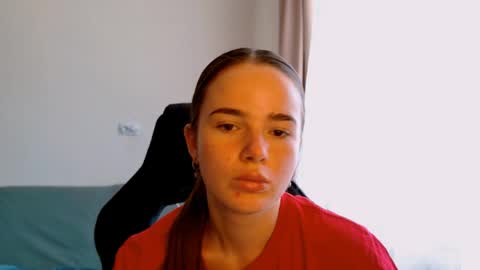 Snapshot of maybloom_ chatting on June 6, 2026, 9:03 am maybloom_ online show from June 6, 2026, 9:03 am