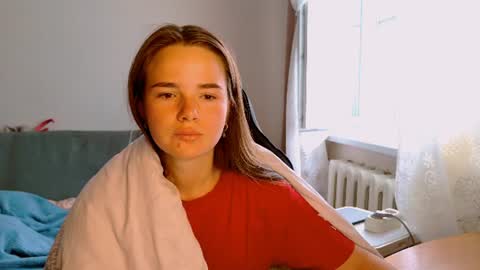 Snapshot of maybloom_ chatting on June 16, 2026, 5:10 am maybloom_ online show from June 16, 2026, 5:10 am