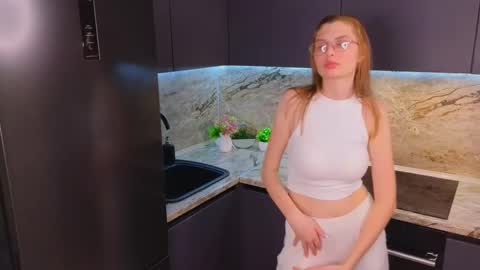 Mia online show from February 12, 2025, 7:13 pm