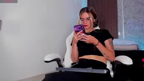 Snapshot of maye_wells_ chatting on July 30, 2026, 7:46 pm Maye Wells online show from July 30, 2026, 7:46 pm