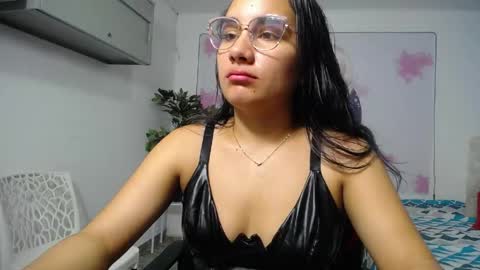 Maylin  online show from April 27, 2026, 7:01 pm
