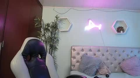 Maylin  online show from July 5, 2026, 4:19 am
