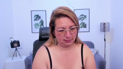 Mailyn online show from February 8, 2025, 2:04 am