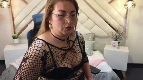 Mailyn online show from February 17, 2025, 10:47 pm