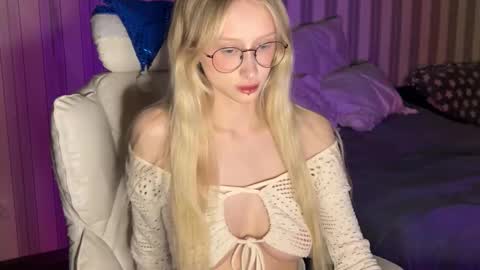 Snapshot of mayvi_cold chatting on January 7, 2026, 8:00 pm mayvi_cold online show from January 7, 2026, 8:00 pm