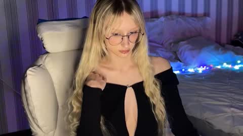 Snapshot of mayvi_cold chatting on February 23, 2026, 6:49 pm mayvi_cold online show from February 23, 2026, 6:49 pm