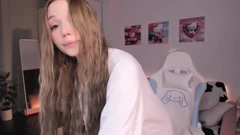 Snapshot of mayya_cuute chatting on February 10, 2025, 3:35 am Mila online show from February 10, 2025, 3:35 am