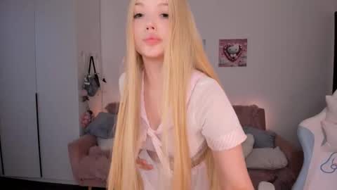 Snapshot of mayya_cuute chatting on September 29, 2025, 5:12 am Mila online show from September 29, 2025, 5:12 am