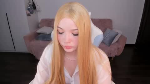 Snapshot of mayya_cuute chatting on October 8, 2025, 5:38 am Mila online show from October 8, 2025, 5:38 am
