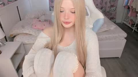  Mila  online show from April 25, 2026, 7:22 am