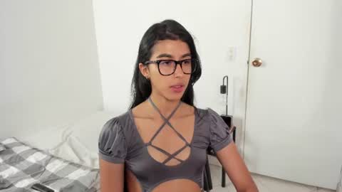 mazikeen_18 online show from June 19, 2026, 1:04 pm