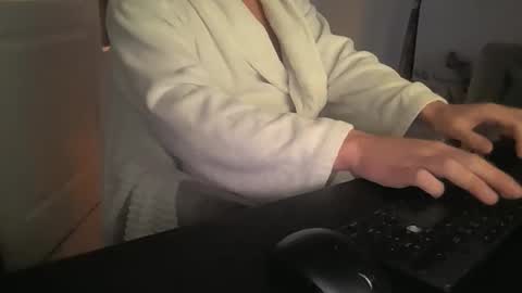 Snapshot of mbryni chatting on November 27, 2025, 11:01 am mbryni online show from November 27, 2025, 11:01 am