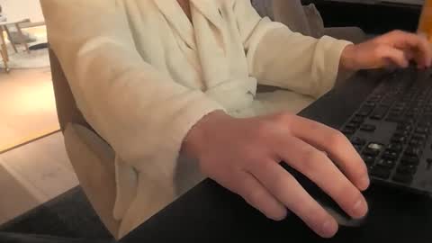 Snapshot of mbryni chatting on December 19, 2025, 9:16 am mbryni online show from December 19, 2025, 9:16 am