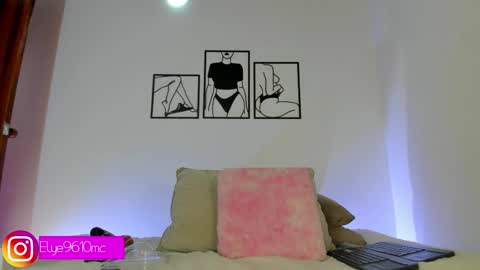 Snapshot of mcdonald_ellie chatting on May 13, 2026, 12:52 am Ellie online show from May 13, 2026, 12:52 am