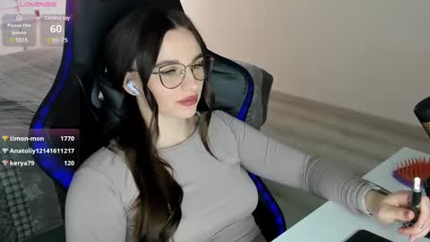 mcfly_11 online show from March 9, 2025, 9:02 am