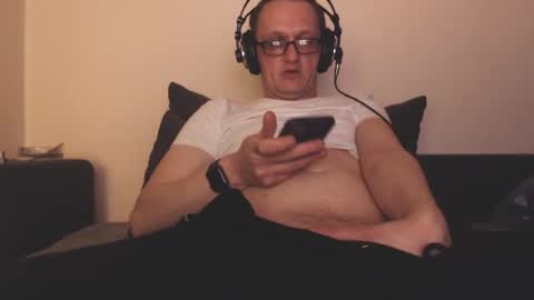 Snapshot of mcmike_es chatting on December 7, 2024, 8:44 am Mike online show from December 7, 2024, 8:44 am