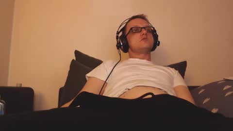 Snapshot of mcmike_es chatting on December 24, 2024, 10:55 am Mike online show from December 24, 2024, 10:55 am