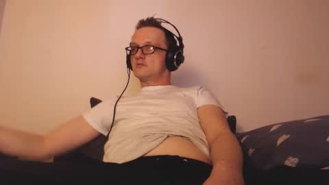 Snapshot of mcmike_es chatting on December 25, 2024, 4:22 pm Mike online show from December 25, 2024, 4:22 pm