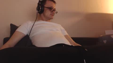 Snapshot of mcmike_es chatting on January 2, 2025, 6:12 pm Mike online show from January 2, 2025, 6:12 pm