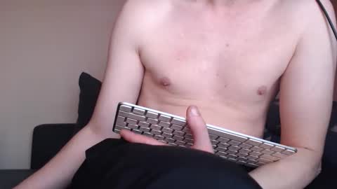 Snapshot of mcmike_es chatting on February 22, 2025, 5:35 pm Mike online show from February 22, 2025, 5:35 pm