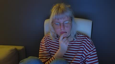 Snapshot of me1roze chatting on May 15, 2026, 10:50 pm Roze online show from May 15, 2026, 10:50 pm