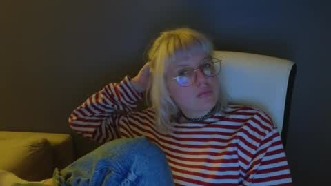 Snapshot of me1roze chatting on May 16, 2026, 12:07 am Roze online show from May 16, 2026, 12:07 am