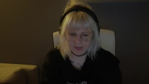 Snapshot of me1roze chatting on May 23, 2026, 1:33 am Roze online show from May 23, 2026, 1:33 am