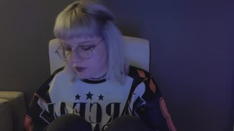 Snapshot of me1roze chatting on June 13, 2026, 11:35 pm Roze online show from June 13, 2026, 11:35 pm