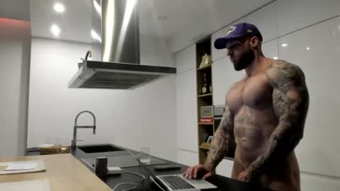 Snapshot of mealphamale chatting on June 19, 2026, 4:44 pm Alpha Male online show from June 19, 2026, 4:44 pm