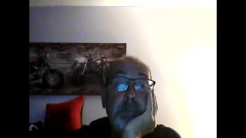 Snapshot of meathome3 chatting on November 12, 2025, 4:24 am me at home online show from November 12, 2025, 4:24 am
