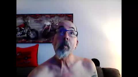 Snapshot of meathome3 chatting on March 19, 2026, 6:45 pm me at home online show from March 19, 2026, 6:45 pm