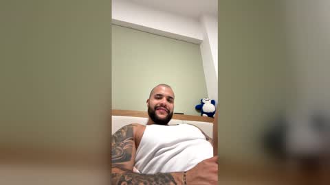 filippoae online show from January 14, 2026, 2:06 am