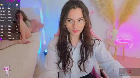 Snapshot of medina_andress chatting on June 28, 2026, 10:05 pm Dina online show from June 28, 2026, 10:05 pm