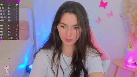 Snapshot of medina_andress chatting on July 4, 2026, 8:04 pm Dina online show from July 4, 2026, 8:04 pm